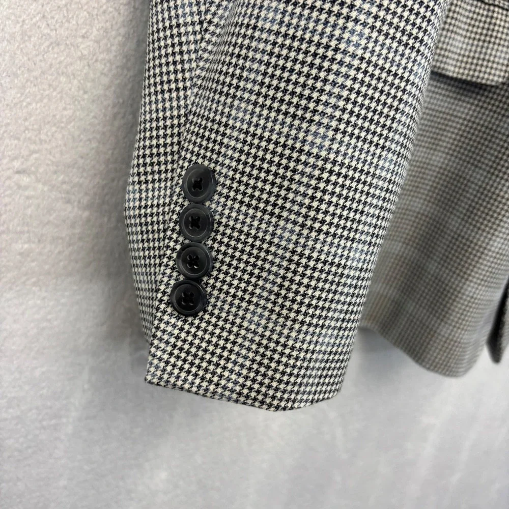 Saddlebred blazer features